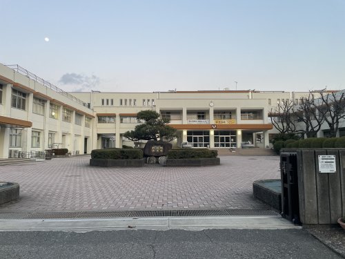 中学校　春日南中学校（中学校）まで692m