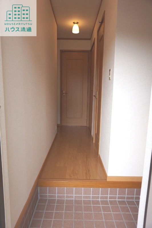 玄関　※別号室の写真になります。