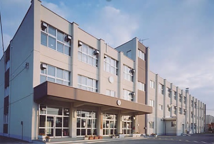 小学校　札幌市立西岡南小学校（小学校）まで609m