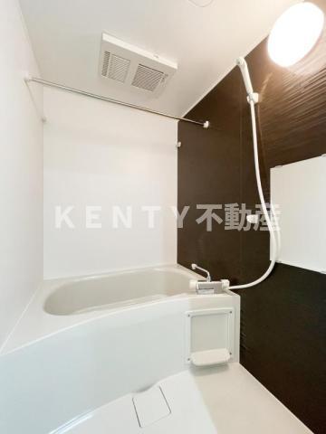 バス・シャワールーム　落ち着いた空間のお風呂です