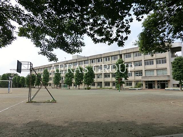 小学校　多摩市立聖ヶ丘小学校（小学校）まで679m