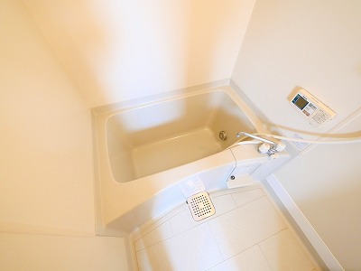 バス・シャワールーム　落ち着いた空間のお風呂です