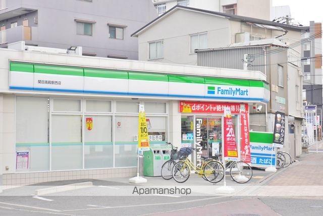 コンビニ　ファミリーマート（コンビニ）まで493m