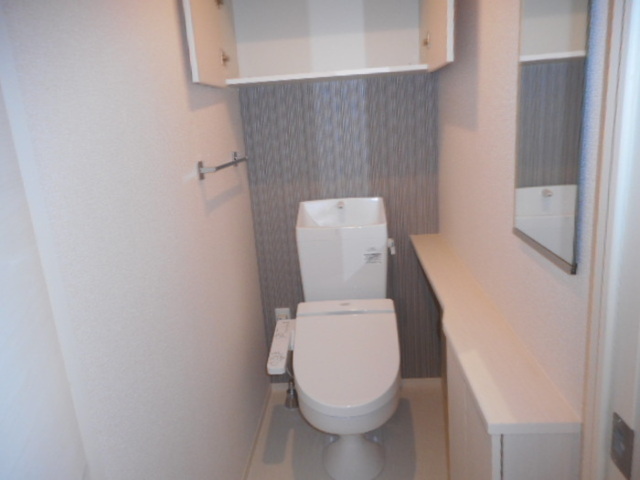 トイレ　トイレ（温水洗浄機能付き）