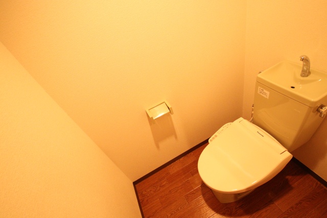 トイレ　※別室の参考写真の為、現況優先です。