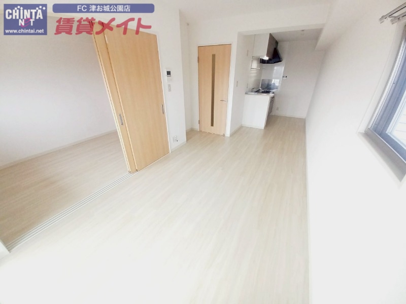 居室・リビング　同物件別室写真