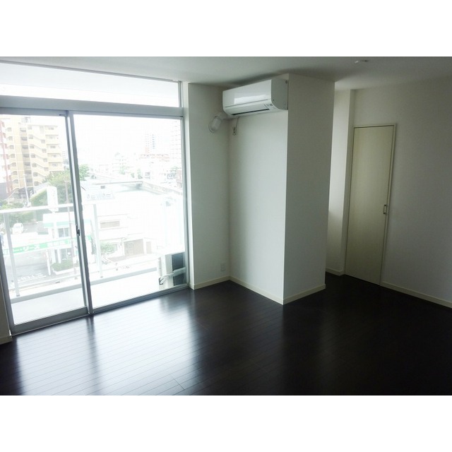 居室・リビング　同タイプの写真です。