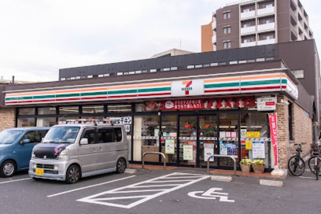 コンビニ　セブンイレブン八王子松木北店（コンビニ）まで493m