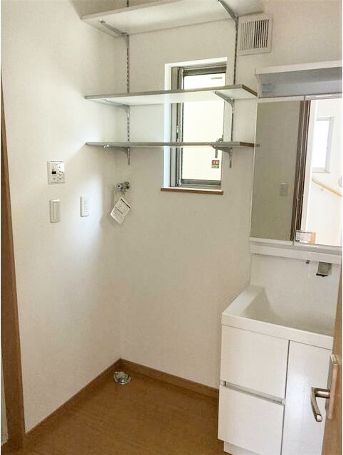 洗面設備　身支度に欠かせない独立洗面台♪