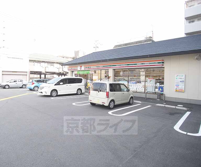 コンビニ　セブンイレブン京都唐橋川久保店（コンビニ）まで300m