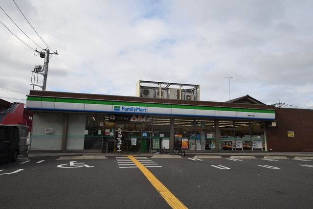 コンビニ　ファミリーマート草加弁天町店（コンビニ）まで867m