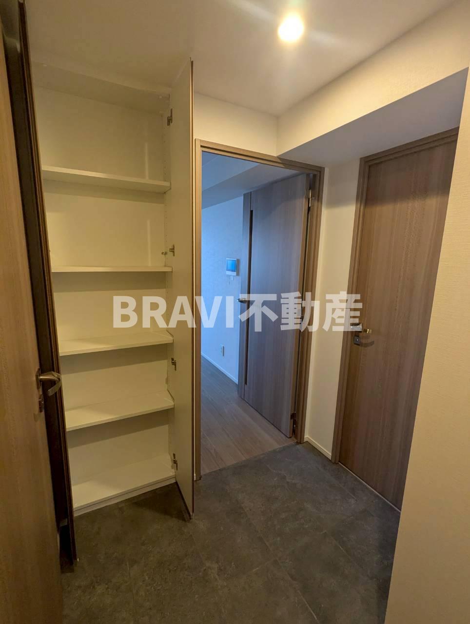 玄関　【ザ・パークハビオ谷町六丁目クロス】