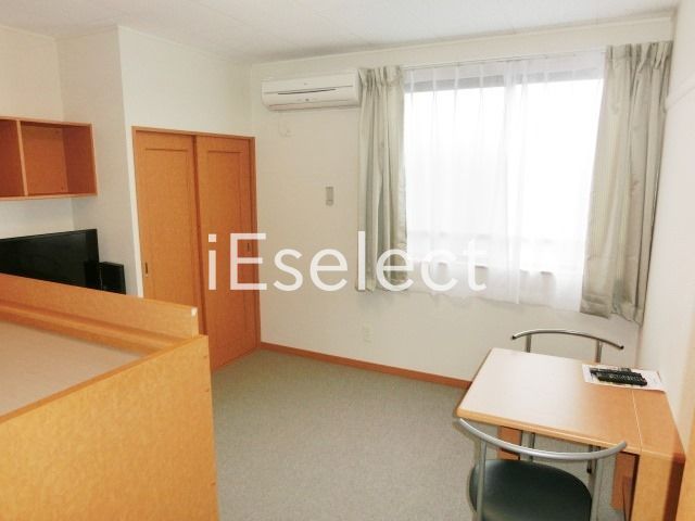 居室・リビング　1階はフローリング、2階はじゅうたん張りです