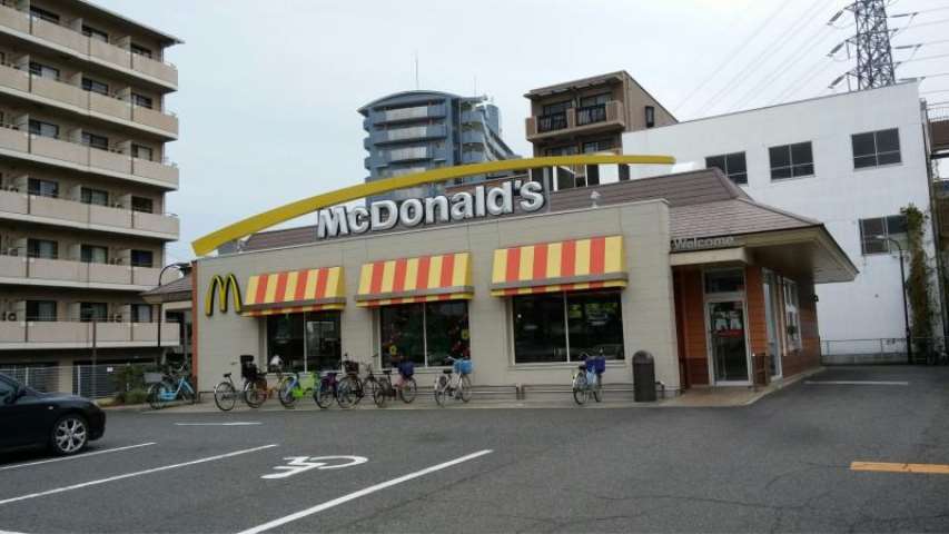 飲食店　マクドナルド新北島店（飲食店）まで457m