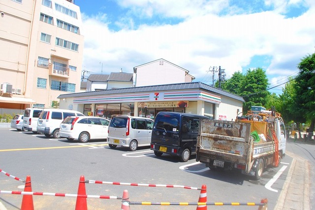 コンビニ　セブンイレブン一乗寺北大丸町店（コンビニ）まで317m
