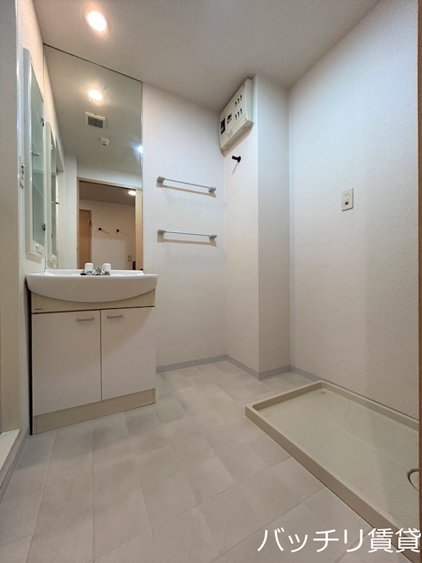 洗面設備　別号室写真の為、現況を優先致します。