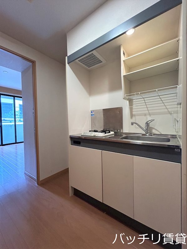 キッチン　別号室写真の為、現況を優先致します。