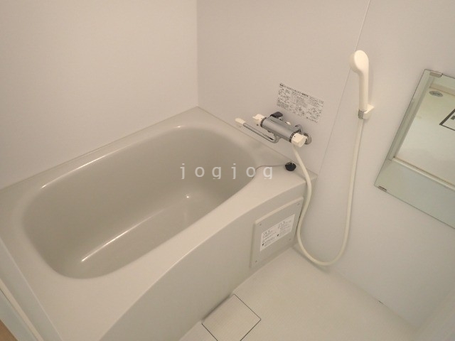 バス・シャワールーム　広めのお風呂で毎日の疲れをリフレッシュ