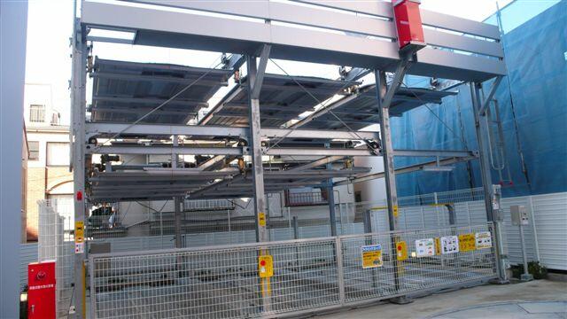 建物外観　機械式駐車場