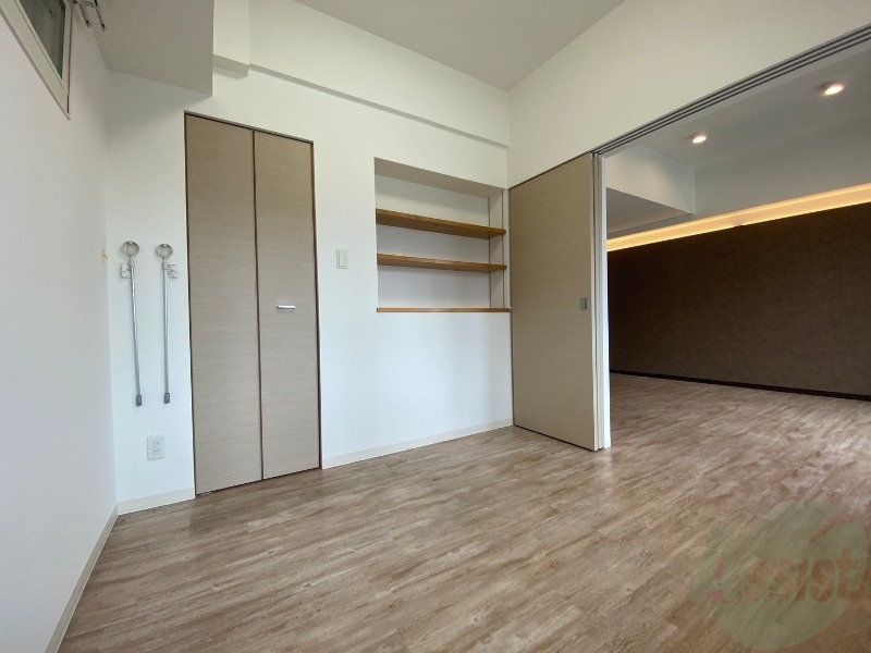 その他部屋・スペース　寝室はこちらです。光が差し込む、温かみのあるお部屋です。