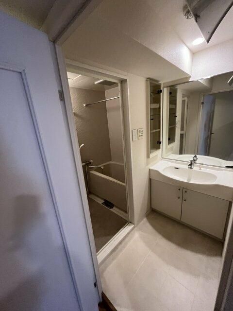 洗面設備　コンパクトで使いやすい洗面所