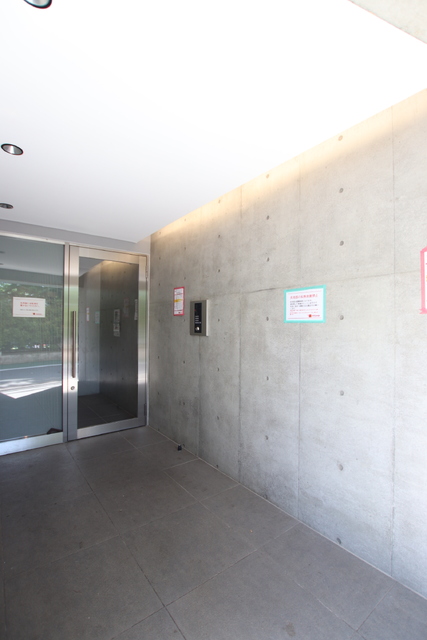 エントランス　安心のオートロック付きエントランス☆