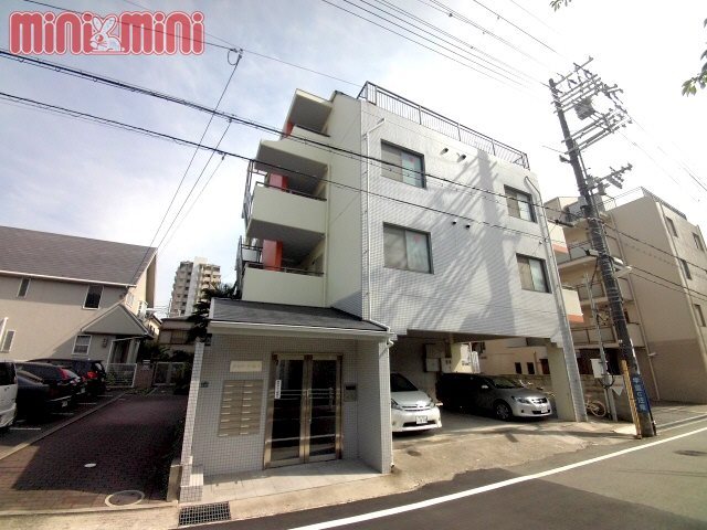 建物外観　綺麗なタイル張りのマンションです