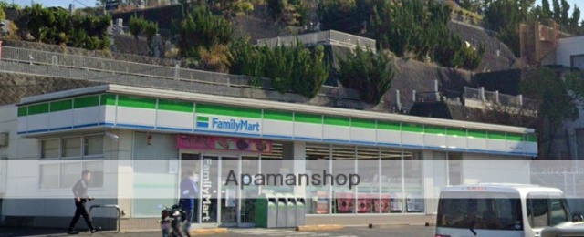 コンビニ　ファミリーマート（コンビニ）まで673m