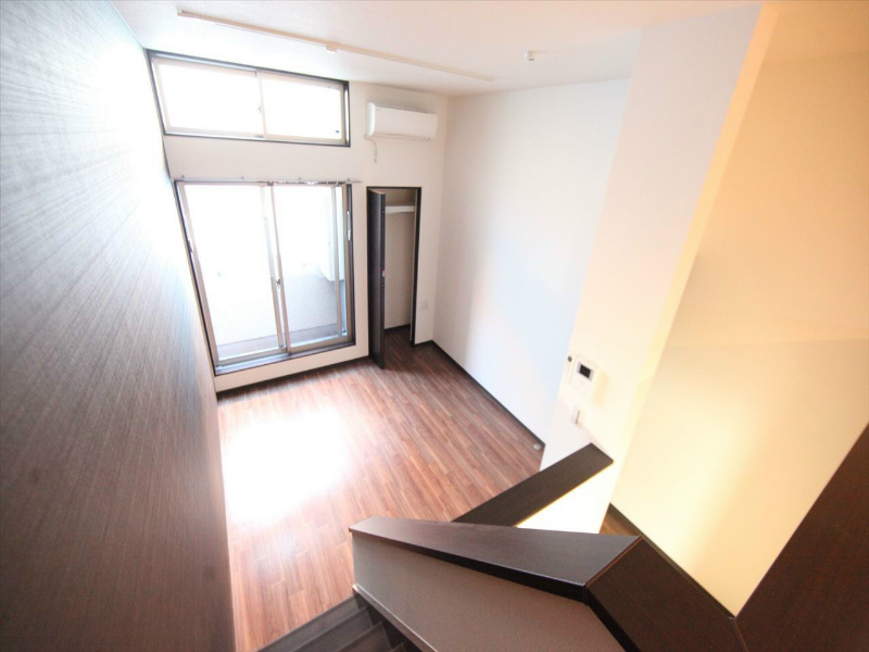 その他　洋室5.8帖　上階ロフト5.7帖（収納でも部屋でも使えます）