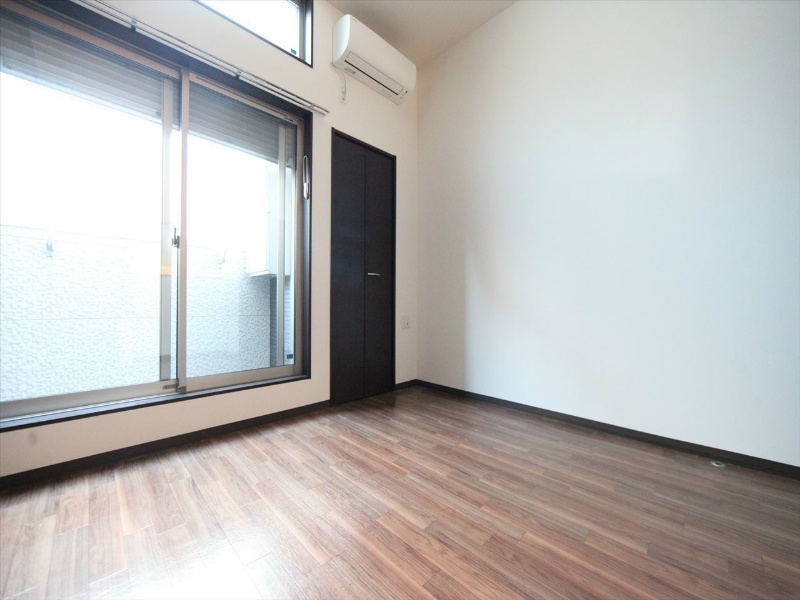 バルコニー　洋室5.8帖　上階ロフト5.7帖（収納でも部屋でも使えます）