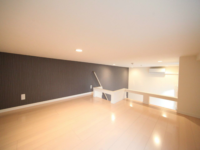 その他　上階ロフト6.3帖（収納としてもお部屋しても使えます）