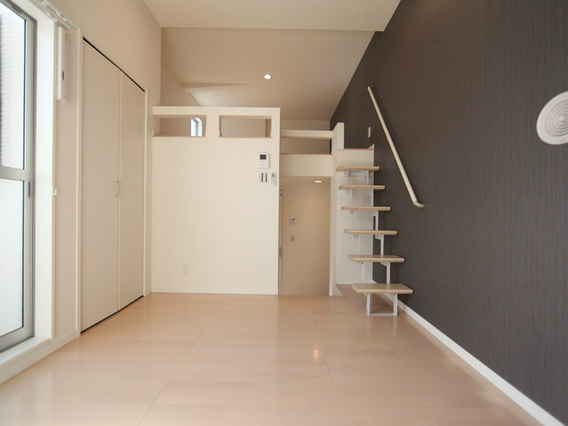 その他設備　洋室6帖　上階ロフト6.3帖　エアコン付