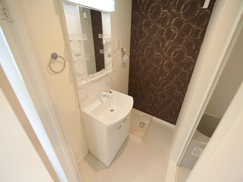 洗面設備　脱衣所　独立洗面台（シャンプードレッサー）洗濯機用意できます