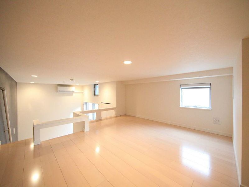 その他部屋・スペース　上階ロフト6.3帖（収納としてもお部屋しても使えます）