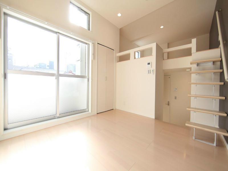 バルコニー　洋室6帖　上階ロフト6.3帖（収納でもお部屋でも使えます）