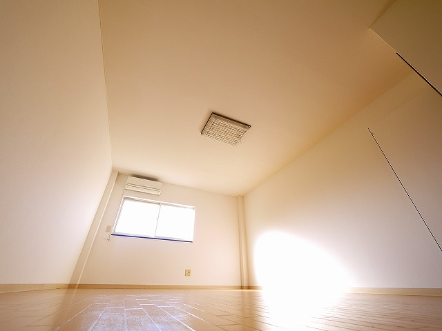 居室・リビング　こちらの居間で趣味の時間をお楽しみください