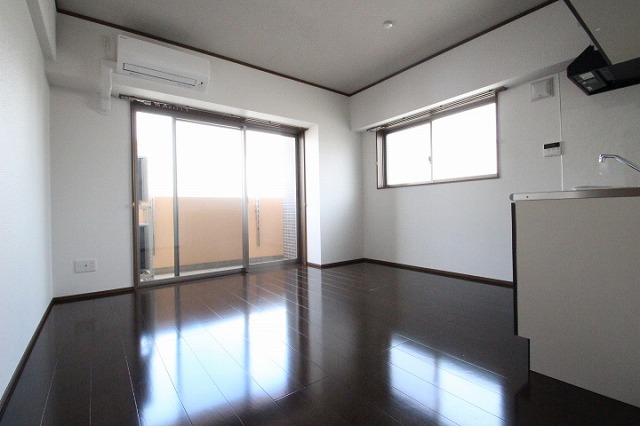 居室・リビング　同物件別号室