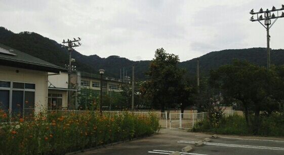 小学校　甲府市立羽黒小学校（小学校）まで550m