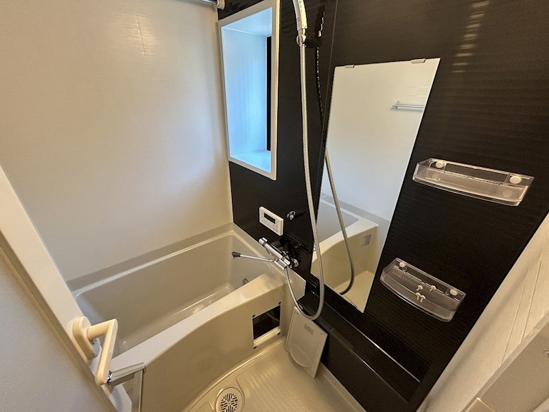 バス・シャワールーム　同マンション別部屋写真