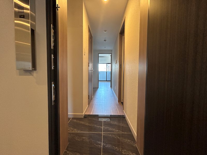 玄関　同マンション別部屋写真