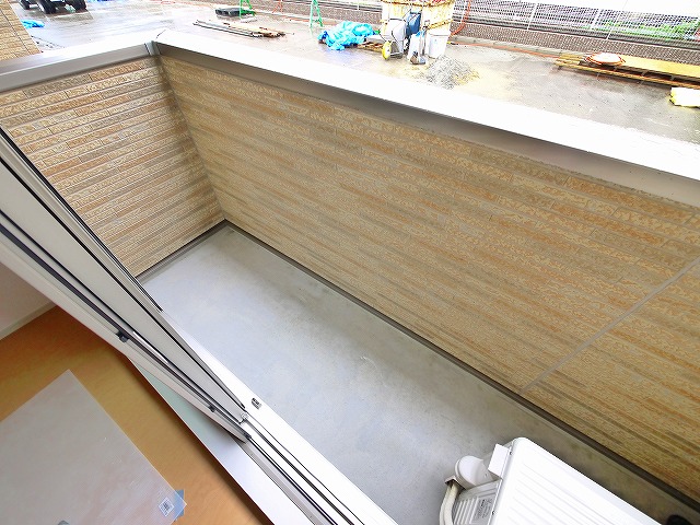 バルコニー　開放的で明るい空間を演出してくれるバルコニーです