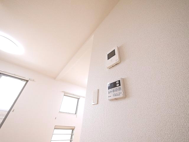 セキュリティ　お顔が見えるモニター付きインターホンで安心。