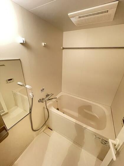 バス・シャワールーム　写真は同間取り別部屋の写真となります。