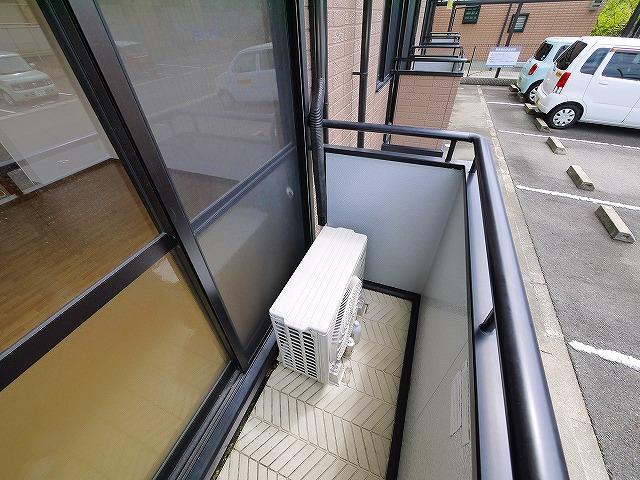 バルコニー　暖かな日差しのふりそそぐバルコニー