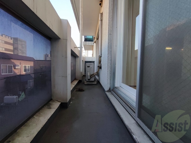 バルコニー　バルコニーが広くプチガーデニングも出来そうですね～。