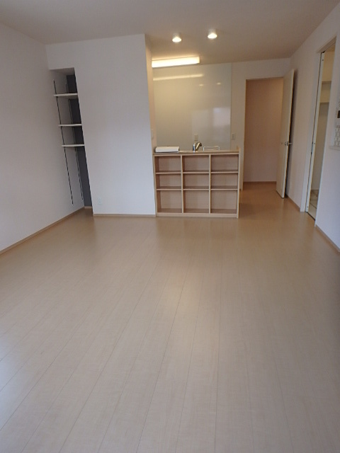 居室・リビング　反転タイプのお部屋です