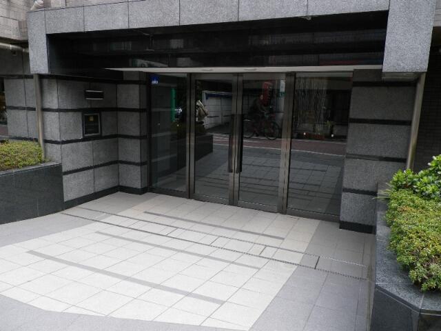 エントランス　ゆとりのあるエントランスです