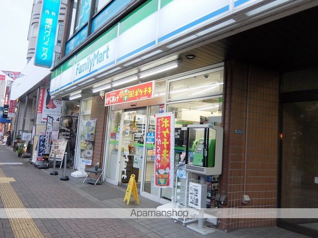 コンビニ　ファミリーマート（コンビニ）まで114m