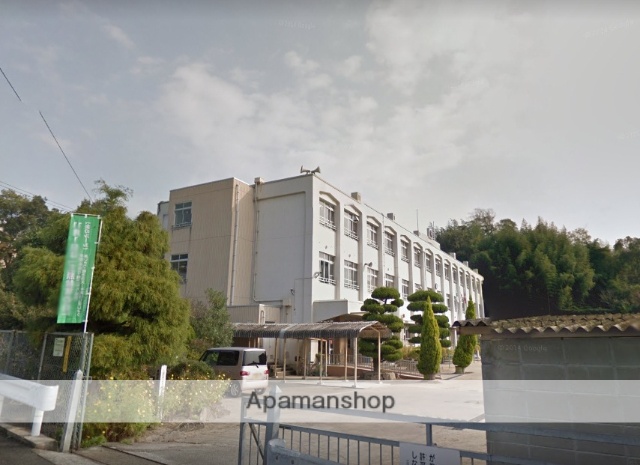 小学校　本郷小学校（小学校）まで1427m