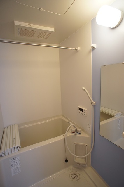 バス・シャワールーム　浴室乾燥機、独立洗面台